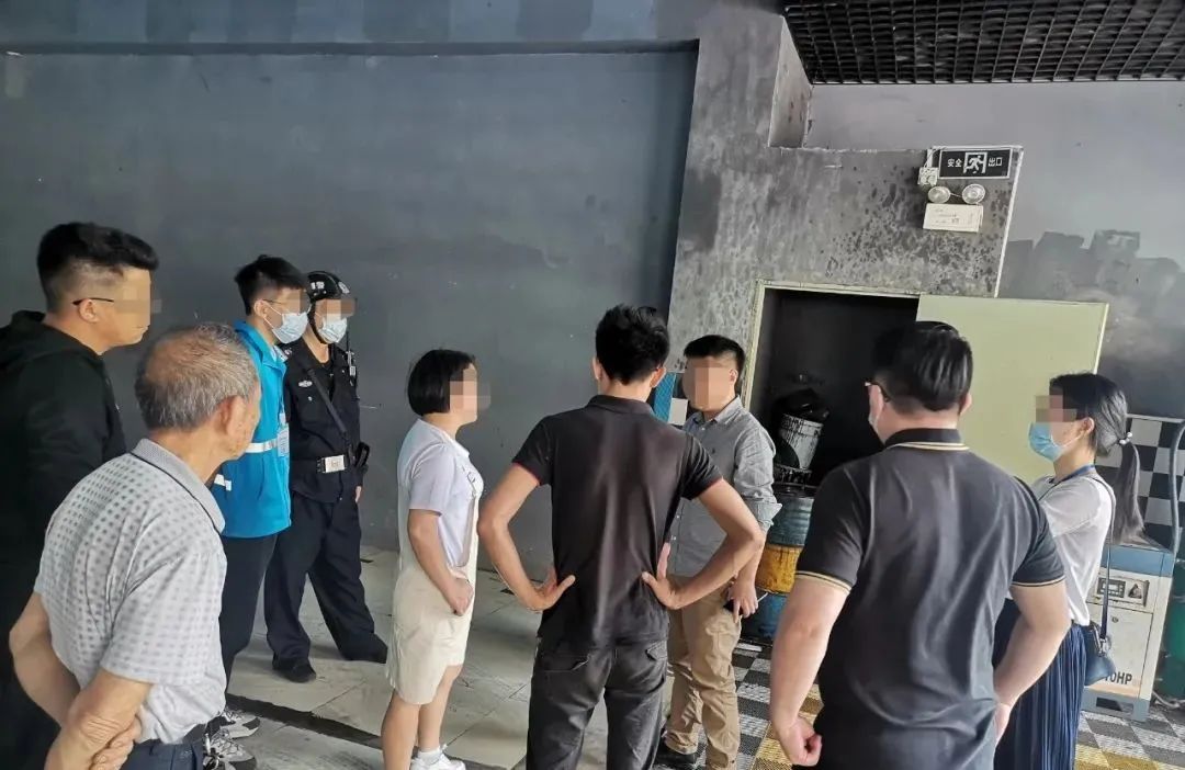 廢機(jī)油屬于危險(xiǎn)廢物！一汽車公司交給無(wú)證經(jīng)營(yíng)者處置最少罰60萬(wàn)元！新固廢法時(shí)代危廢倉(cāng)庫(kù)建設(shè)參考標(biāo)準(zhǔn)！不想被罰趕緊看！
