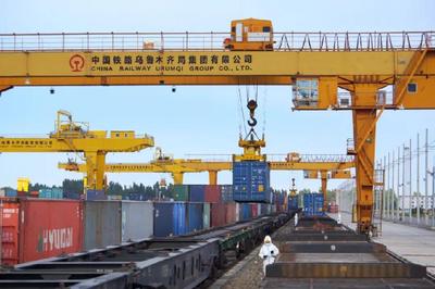 前10月霍爾果斯口岸進(jìn)出口貨運(yùn)量、貿(mào)易額均居新疆口岸首位